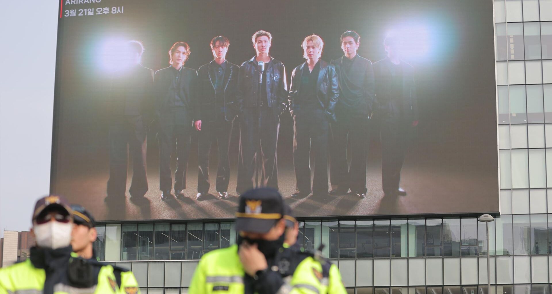 Police officers inspect areas in central Seoul, Wednesday, where BTS  will hold its comeback concert on March 21. Yonhap