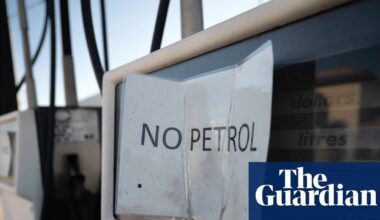Dozens of petrol stations around Australia run out of fuel as panic-buying continues | Transport
