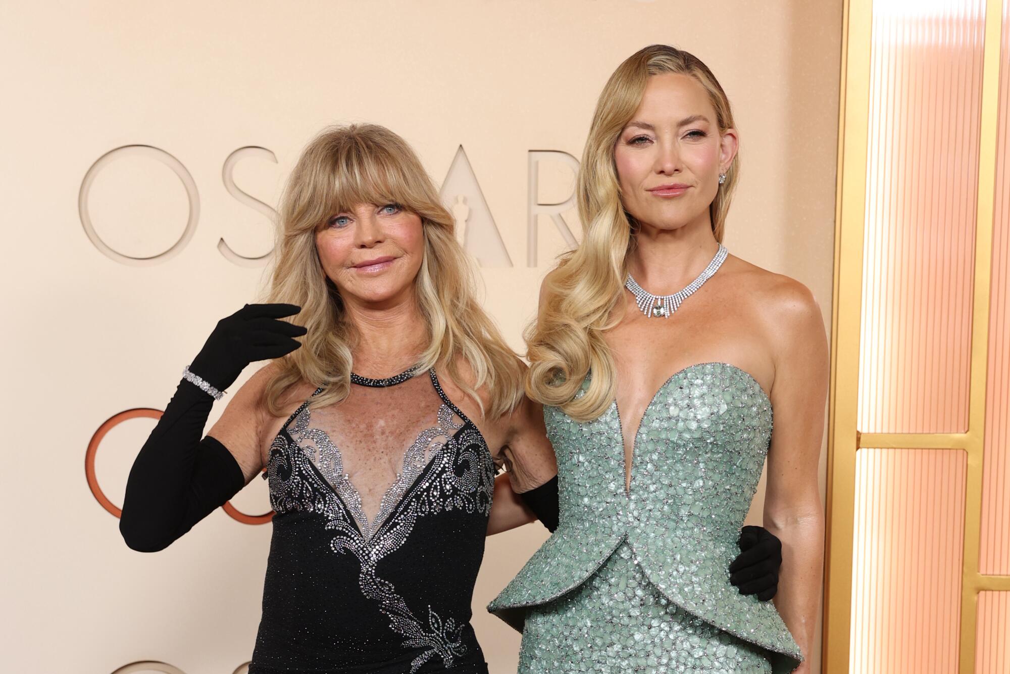 Goldie Hawn and Kate Hudson pose on the red carpet. 