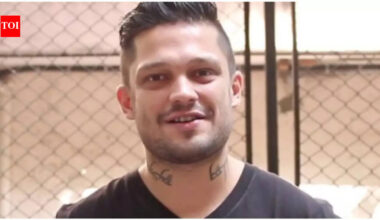 Exclusive - The 50's Sidharth Bharadwaj gets emotional remembering his difficult phase abroad; says 'When my show, Aafat, was released, Main 7-Eleven mein pocha maar raha tha' - The Times of India