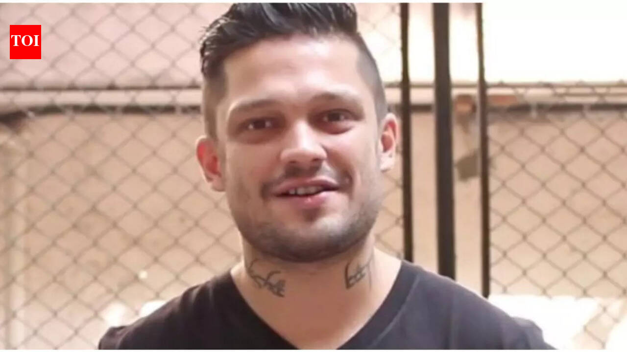 Exclusive - The 50's Sidharth Bharadwaj gets emotional remembering his difficult phase abroad; says 'When my show, Aafat, was released, Main 7-Eleven mein pocha maar raha tha' - The Times of India