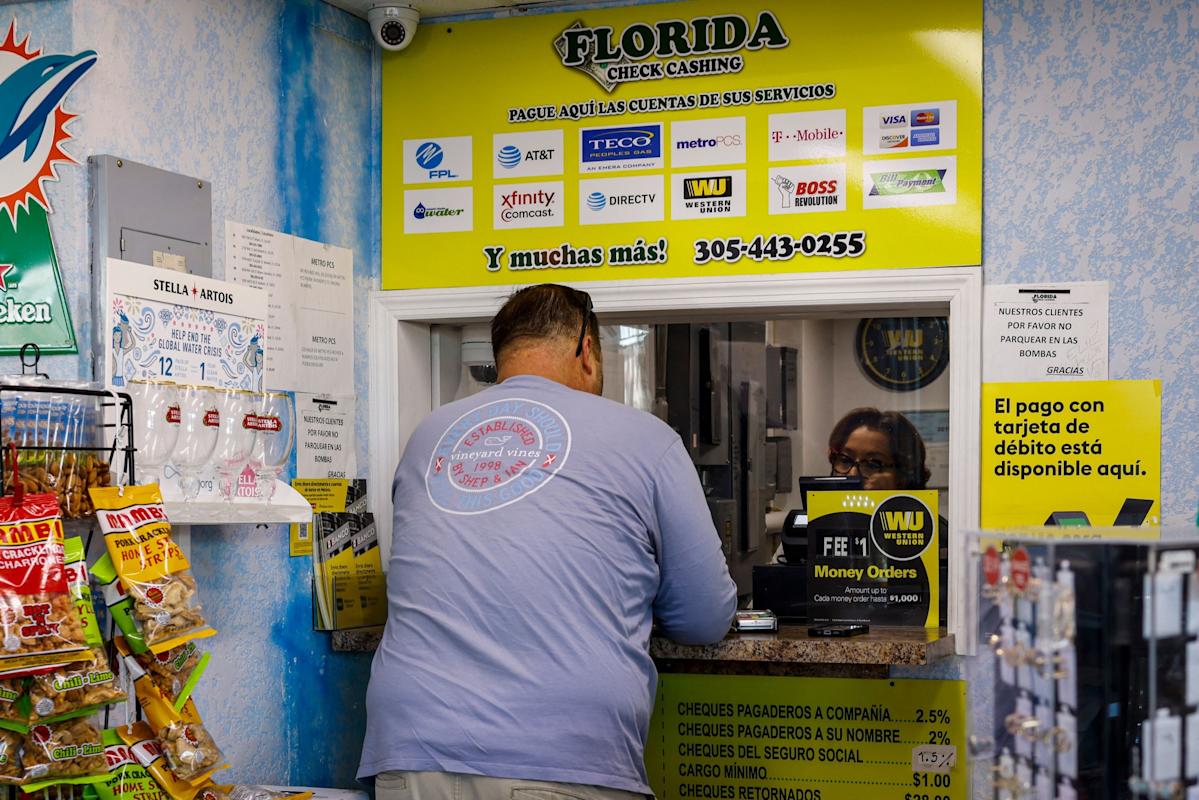 Cash Losing Its Crown in the World’s Biggest Money Corridor