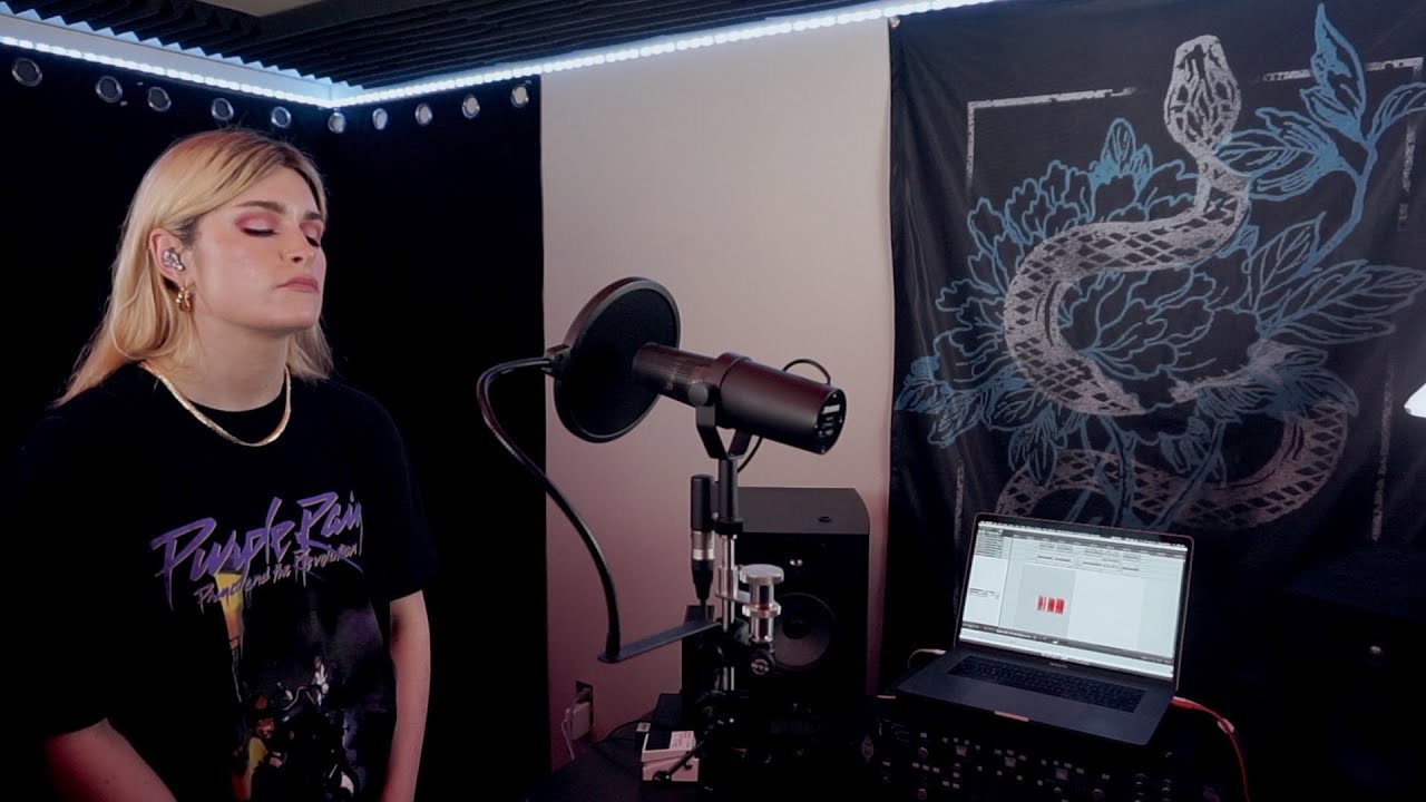 Spiritbox - Holy Roller - Courtney LaPlante one take live performance - YouTube