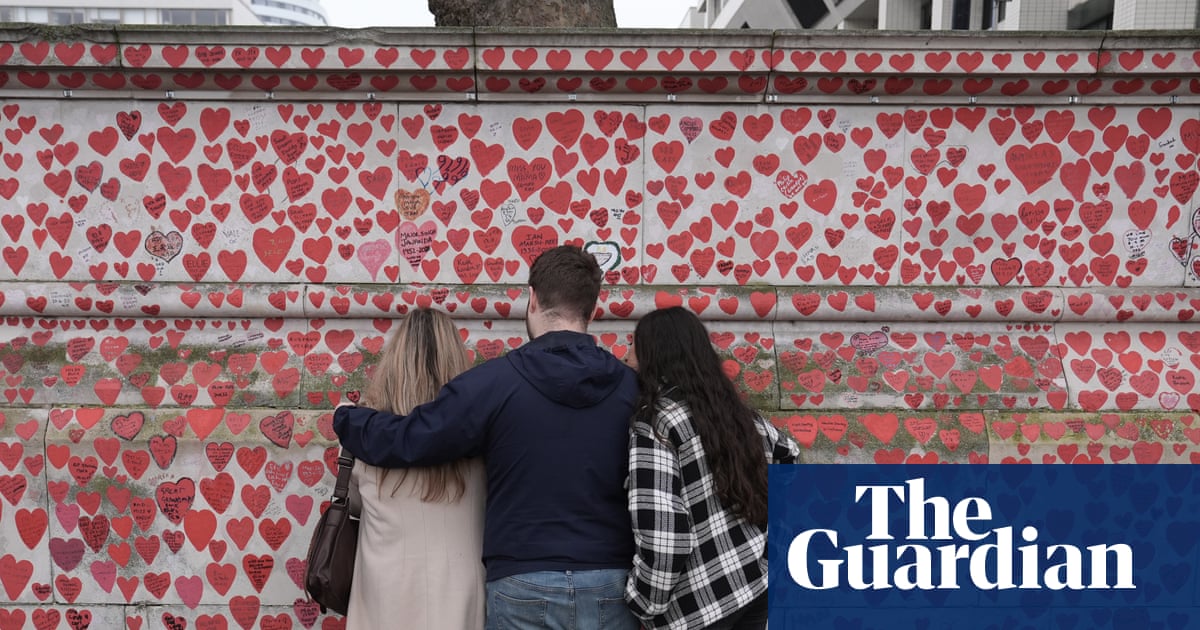 ‘Superhuman’ healthcare workers saved NHS from collapse, Covid inquiry finds | NHS