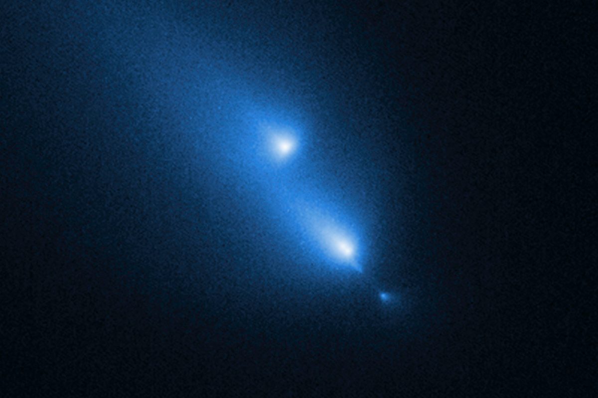 Observations of comet C/2025 K1 (ATLAS) breaking up, as seen by the Hubble Space Telescope in November 2025. Image: NASA, ESA, Dennis Bodewits (AU); Image Processing: Joseph DePasquale (STScI)