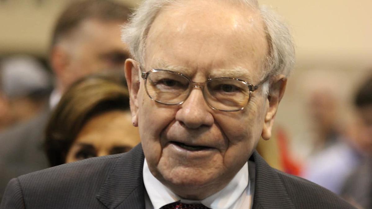 Don’t waste another stock market downturn! Use Warren Buffett’s method to try and get rich