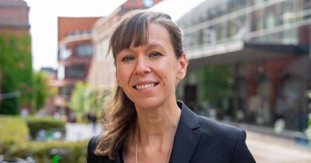 Breaking bonds and bringing disciplines together to replace one of chemistry’s most controversial molecules | Research