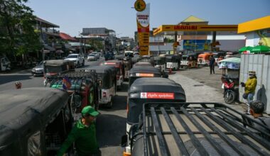 Oil climbs, stocks slide as Iran war uncertainty reigns