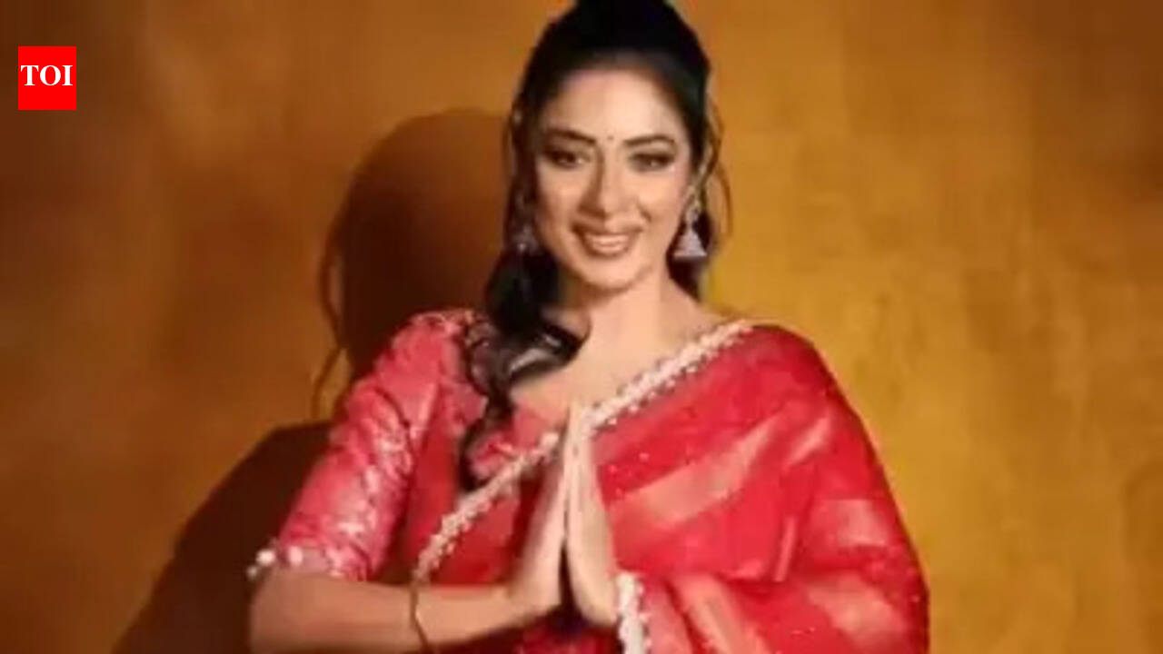 Rupali Ganguly recalls being scolded by Rishi Kapoor at Vaishno Devi: ‘Why are you lazy?’