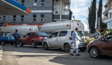 Overnight petrol queues in Ethiopia as war shortages hit