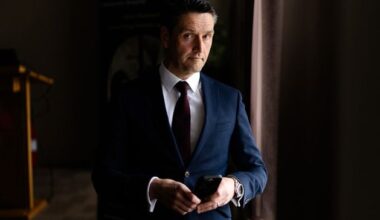 ‘A lot of people are traumatised’ – Irish phone addicts will take cases against social media companies here, says expert