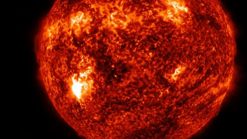 Sun explodes: X1.4 flare launches huge CME -  VIDEO