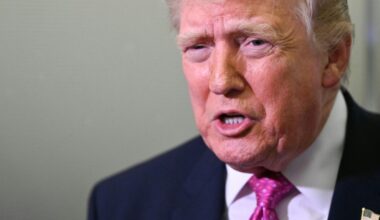 Oil rises on Trump's Iran threats, stocks take cue on talks