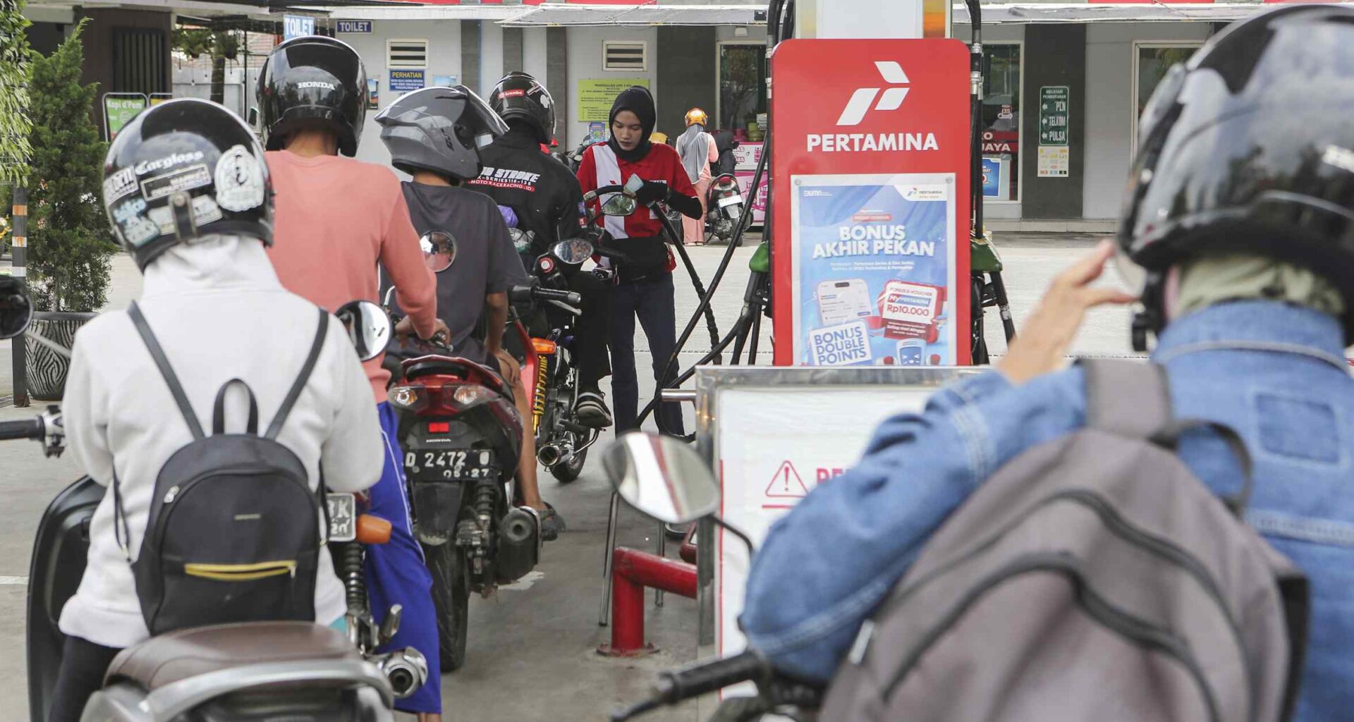 Indonesia to ration subsidized fuel to mitigate energy crisis impact