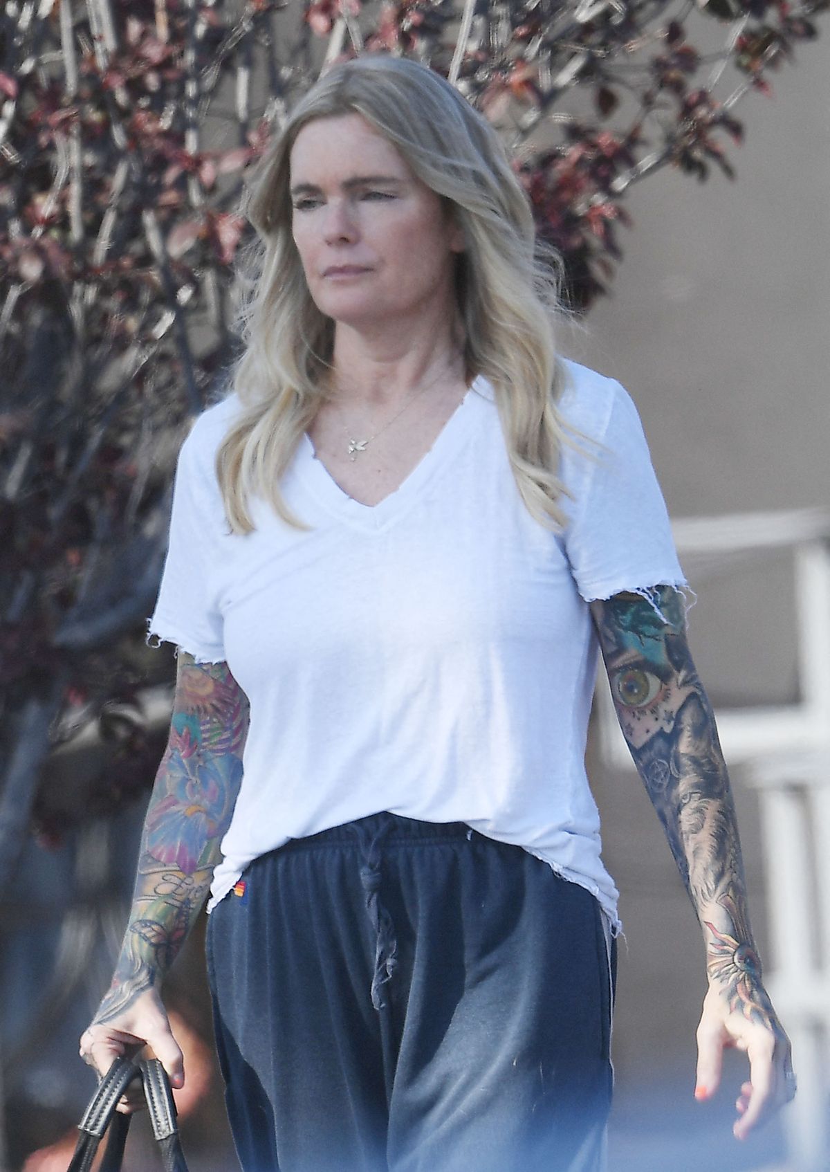 The former Baywatch actress is almost unrecognisable with her striking, artistic look