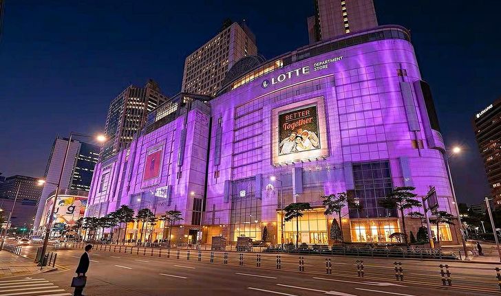 Lotte Department Store will light up main Myeong-dong branch in purple on the evening of March 19 to 22. Courtesy of Lotte Department Store 