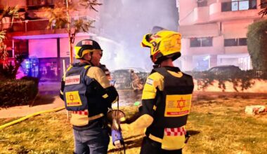 Medics say two lightly injured in latest Iranian missile attack on central Israel