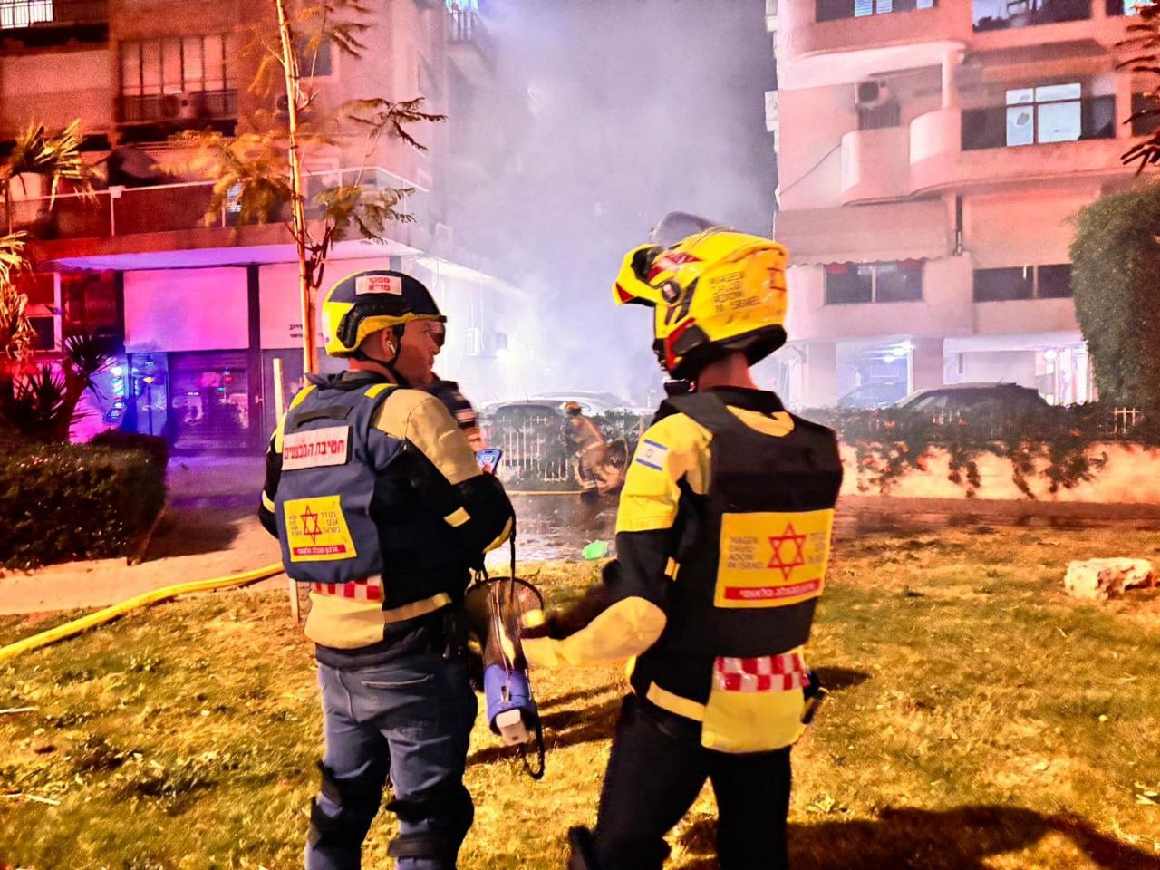 Medics say two lightly injured in latest Iranian missile attack on central Israel