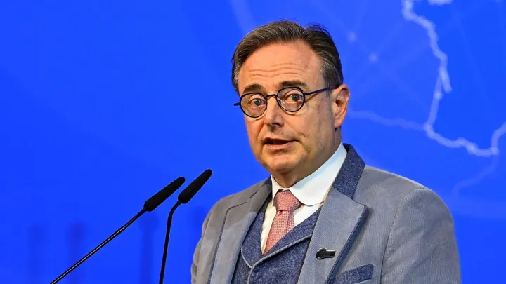 Rights activists protest De Wever’s inaction on Israel