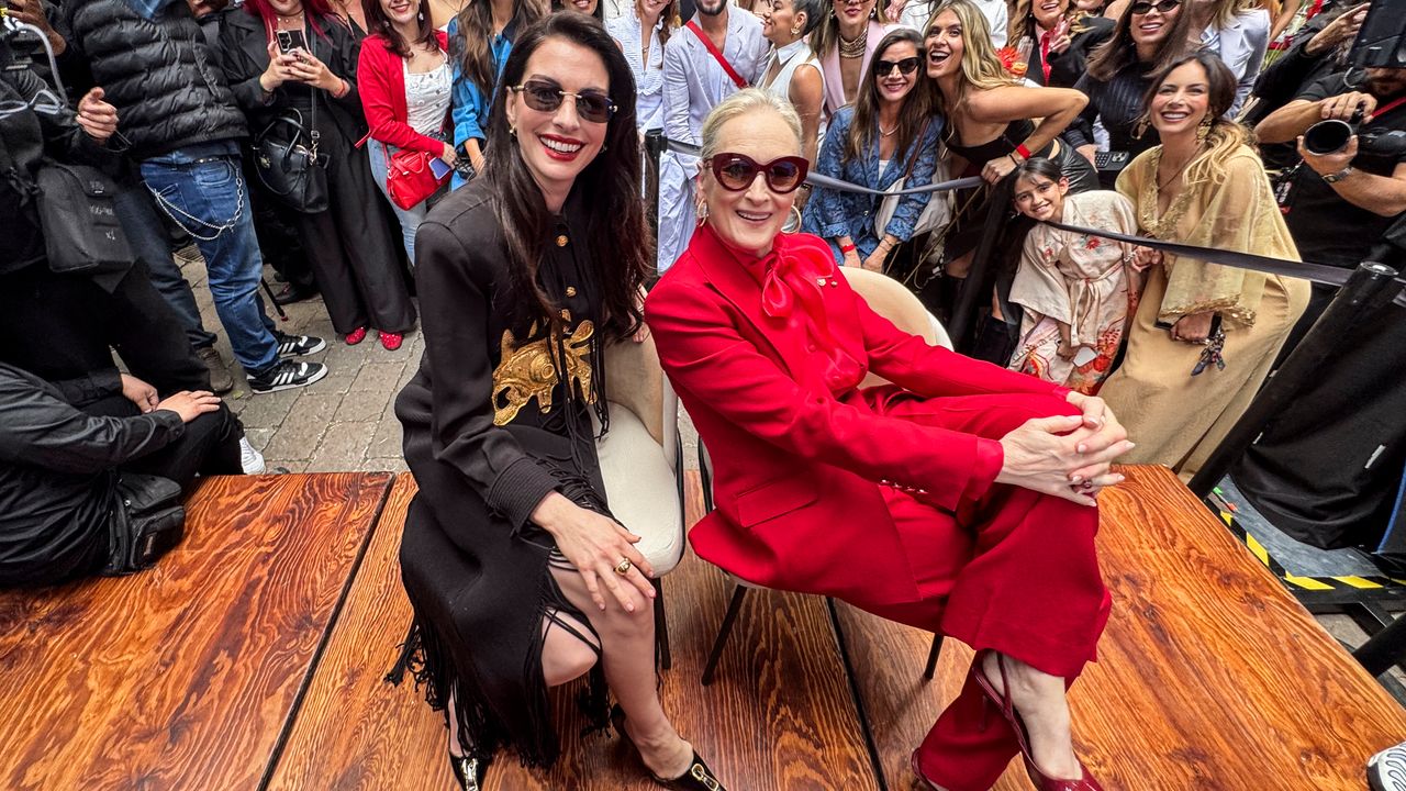 Anne Hathaway’s Stiletto Red Micro-French Mani Proves the Devil’s in the Details