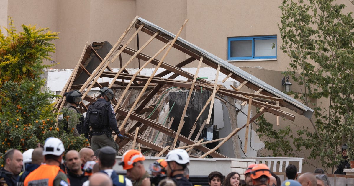 Iran Missiles Hit Central Israel, Eilat on Saturday; 12-year-old Moderately Injured - Israel Security - Haaretz