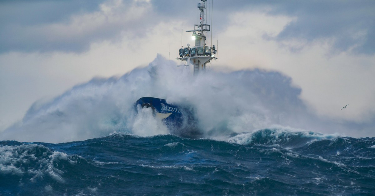 Deckhand on 'Deadliest Catch' boat dies while fishing in Alaskan waters
