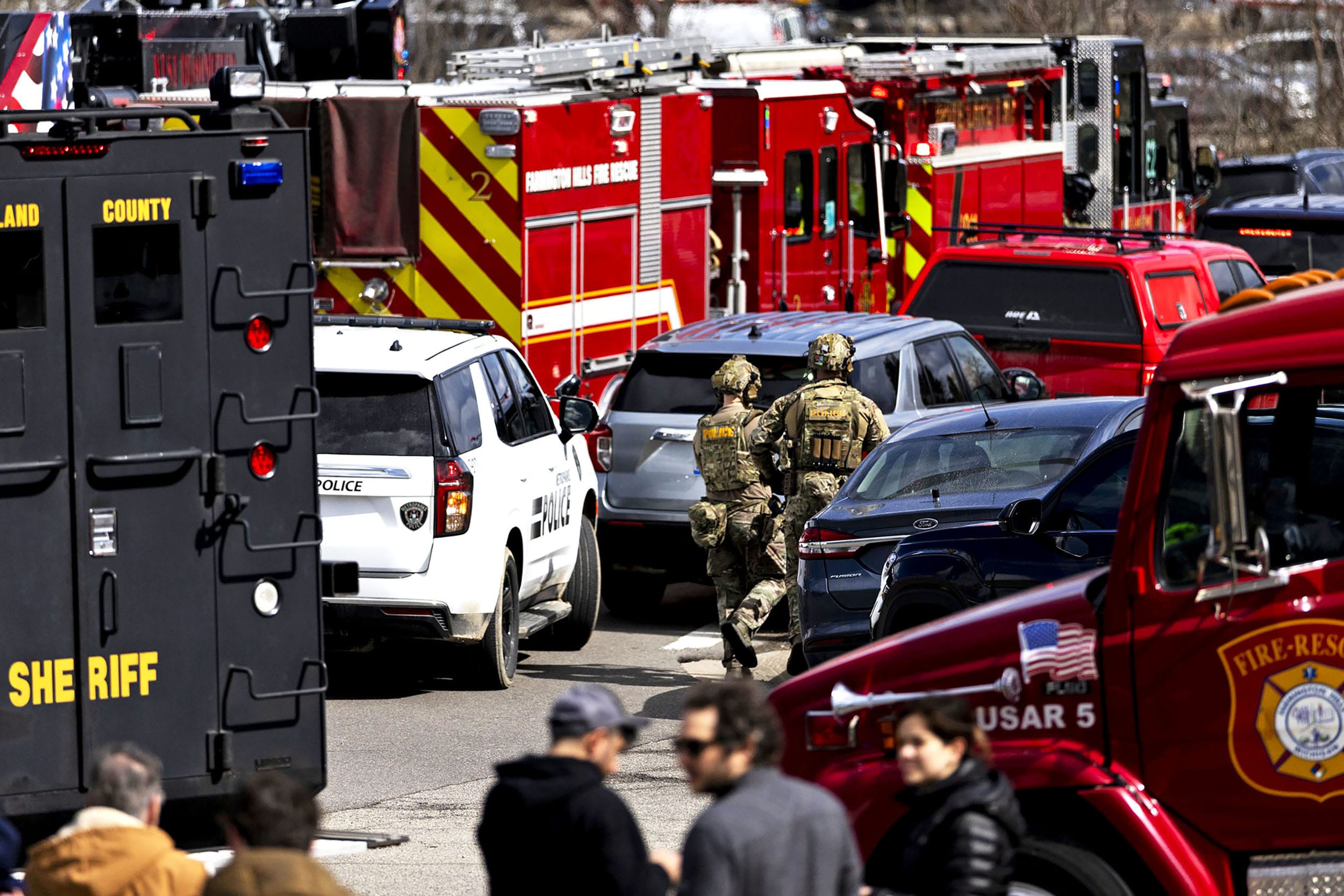 Image: Suspect Dead in Apparent Attack on Temple Israel Synagogue in West Bloomfield, Michigan