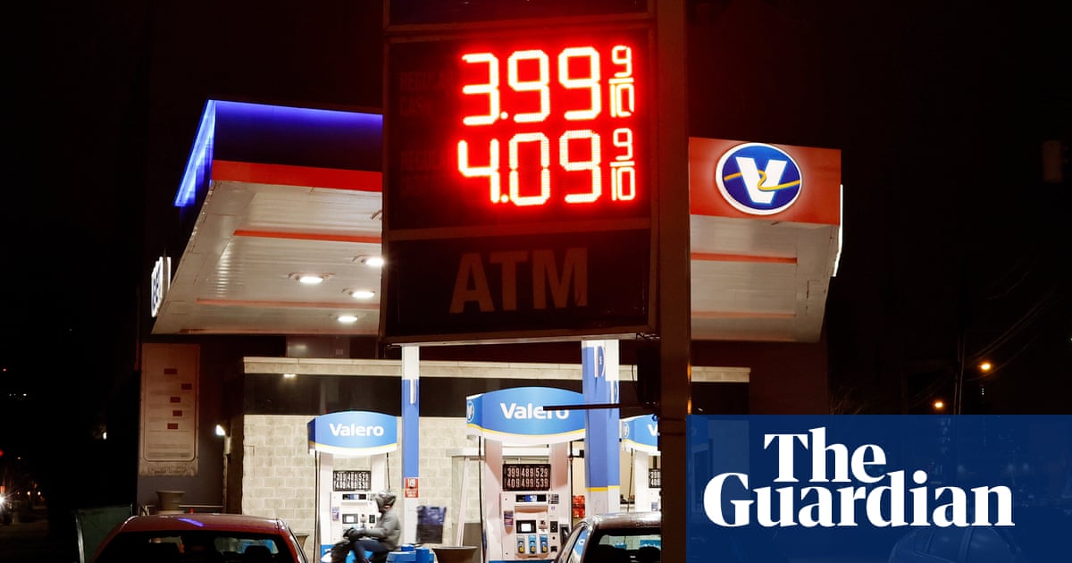 US average fuel price passes $4 a gallon for first time in four years amid Iran war | Oil