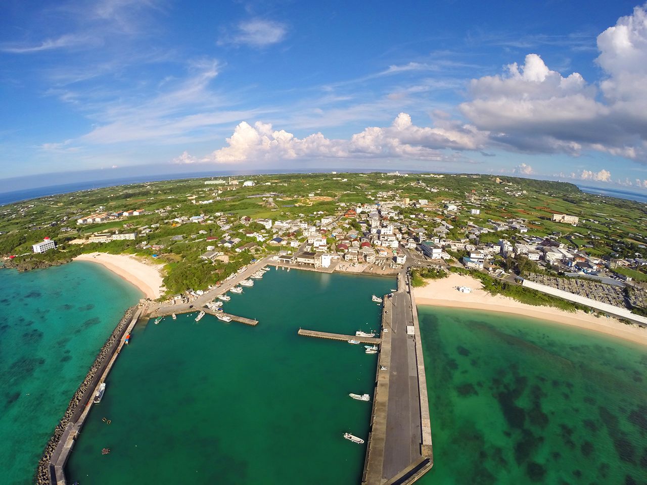 Chabana Kaigan on Yoron. The coral reef shore has been developed as a ship harbor. (© Hamada Futoshi)