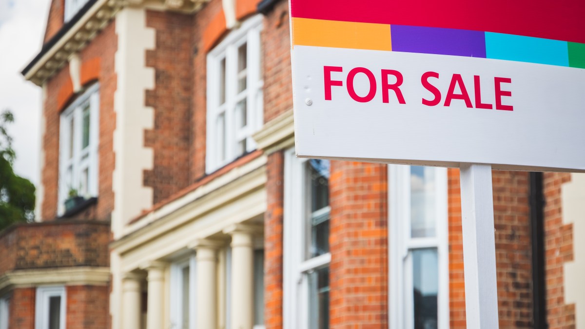End of the sub-4% mortgage rate looms as banks pull more than 600 deals