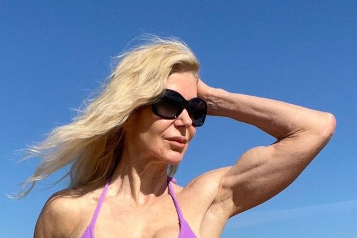 public page of :  Lesley Maxwell
Gran in her 50s looks hotter than ever as she shows off ripped arms in bikini shot

lesleymaxwell.fitness/Instagram