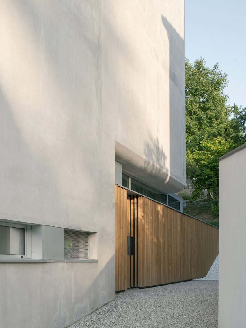 Concrete wall of 2in1 Houses at Noisy-le-Sec by MXarchitecture