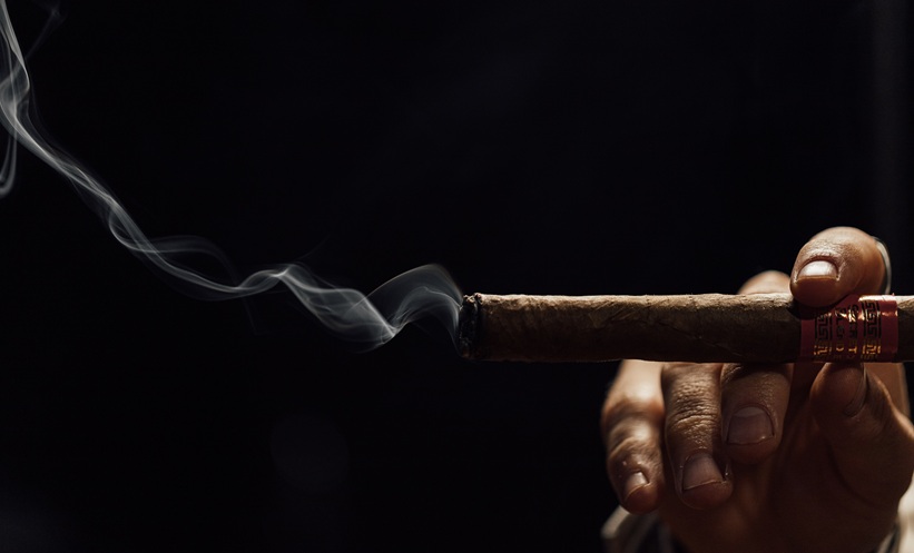 Pipe and Cigar Smoking Speeds Lung Function Decline