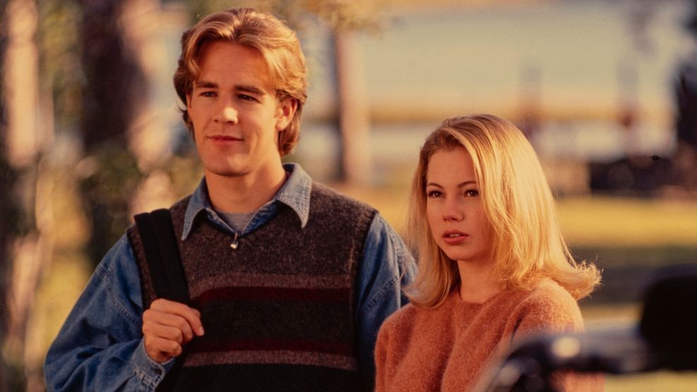 View of American actors James Van Der Beek (1977 - 2026) and Michelle Williams on the set of the television series 'Dawson's Creek,' Wilmington, North Carolina, October 23, 1997. (Photo by Brownie Harris/Corbis via Getty Images)