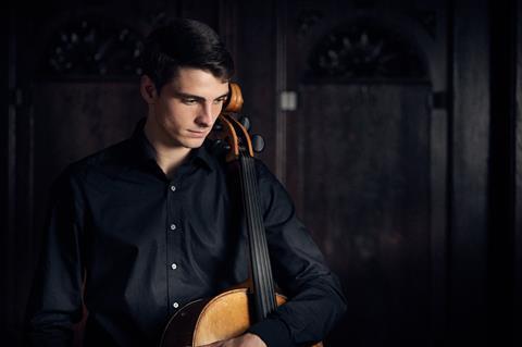 f6c7033a-28e6-4734-3368-7d98368298bf