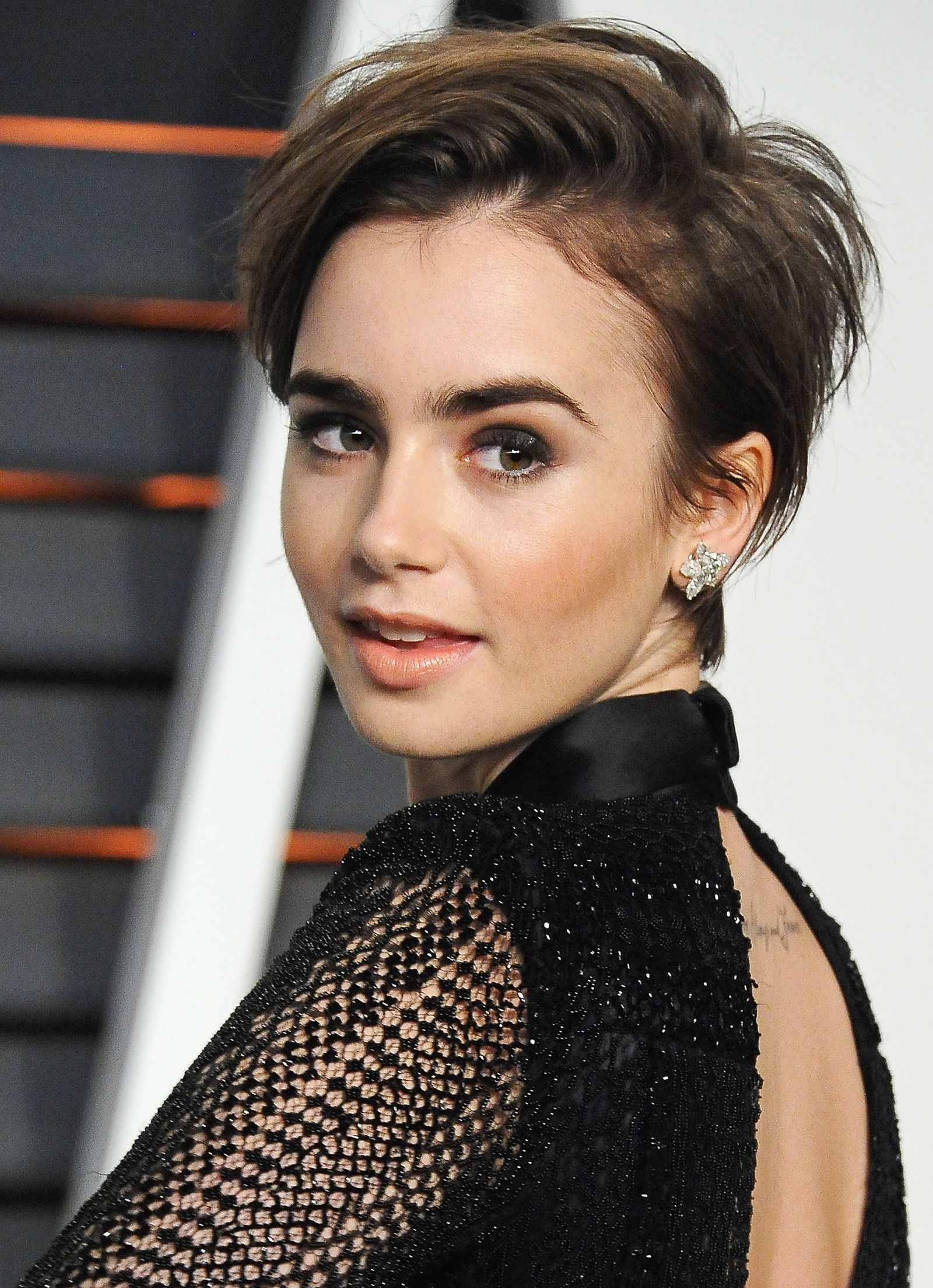 Lily Collins 2015 Vanity Fair Oscar Party Hosted By Graydon Carter  Arrivals
