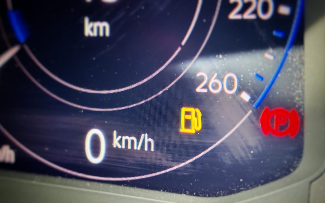 Generic full gauge on empty