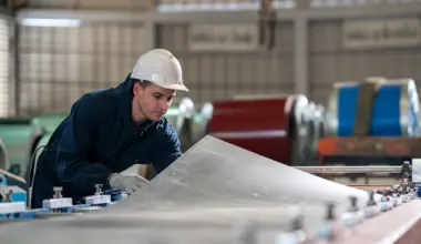 Aluminum Jumps as Iran Conflict Puts Middle East Supply at Risk