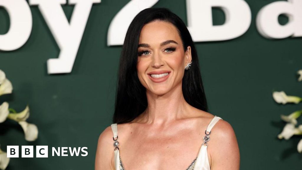 Katy Perry: Pop star loses trademark case against Australian designer Katie Perry - BBC