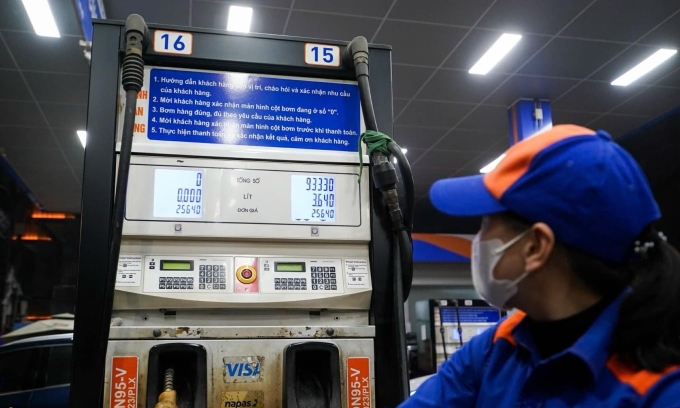 Gasoline prices plummet