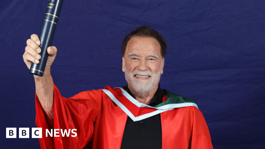 Arnold Schwarzenegger given honorary degree by Ulster University - BBC