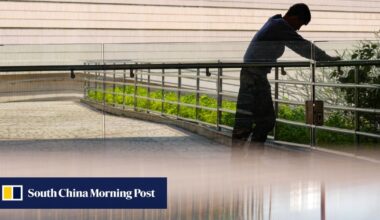 Warning over screen time and chatbots as number of depressed hits record high