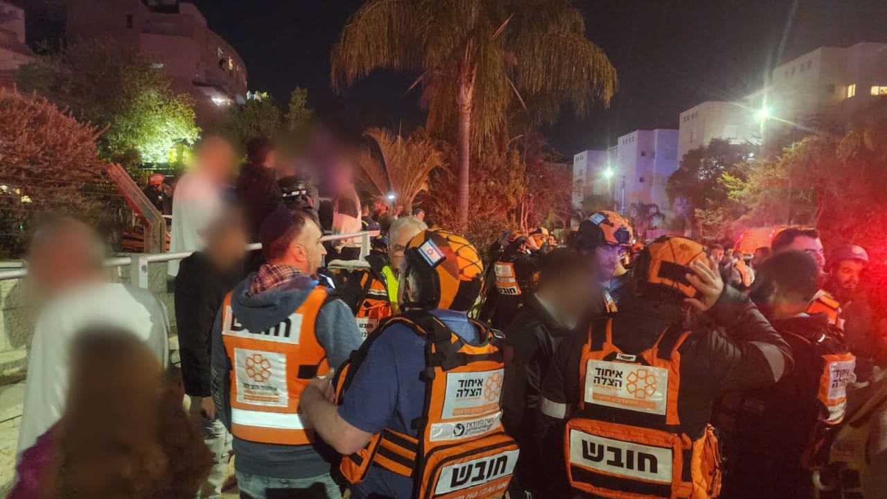 United Hatzalah volunteers respond after Iranian missiles triggered sirens throught Israel, March 5, 2026.