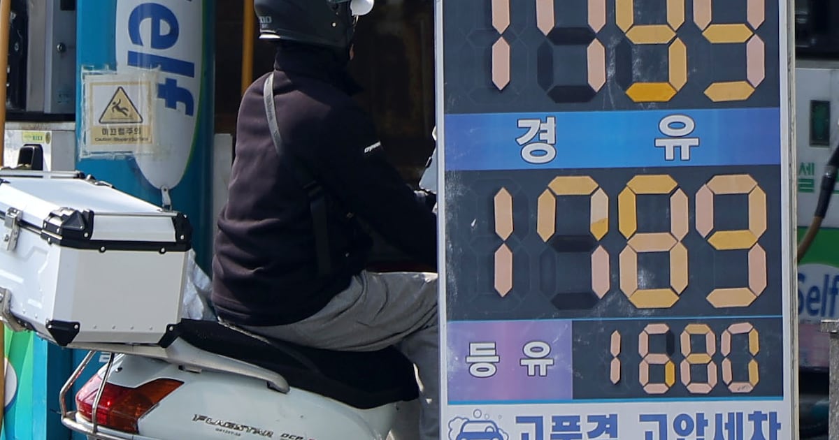 Government Raises Crude Oil Crisis Alert to Caution Level - 조선일보