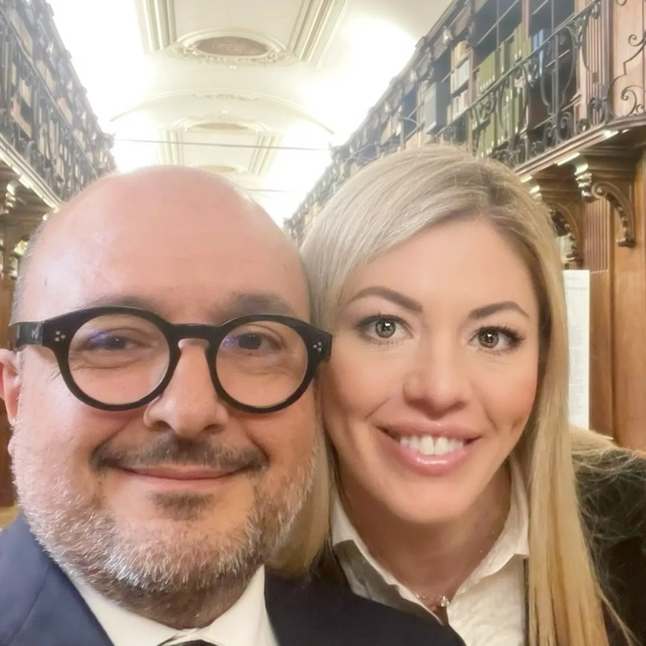 Maria Rosaria Boccia and Gennaro Sangiuliano posing together in a library.