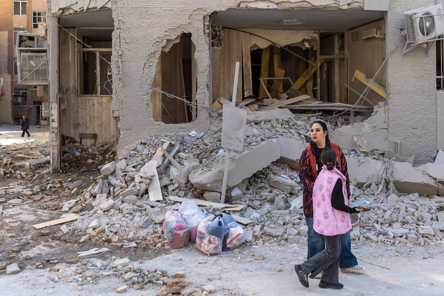 U.S.-Iran live updates: Strikes and drone attacks expand across Middle East in Day 5 of war