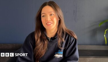 Fans cheer in the fanzone and hold up signs for Australian driver Oscar Piastri