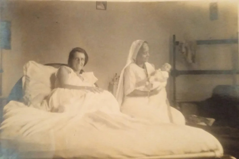 Jamini Sen along with an unnamed woman and baby