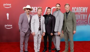 The National Desk dark theme brand icon