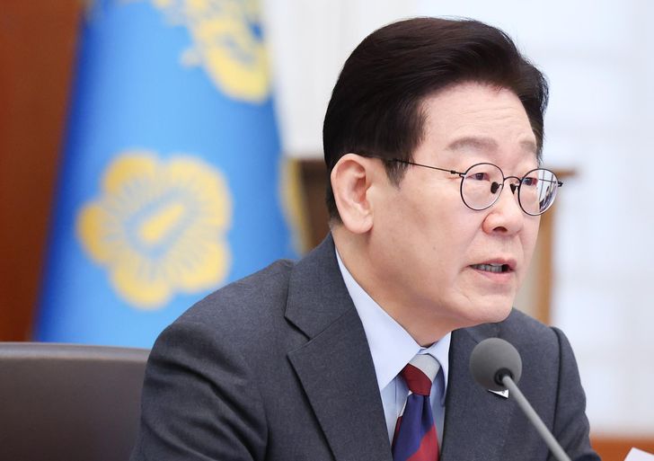 President Lee Jae Myung speaks during a Cabinet meeting held at Cheong Wa Dae in Seoul, Thursday. Yonhap